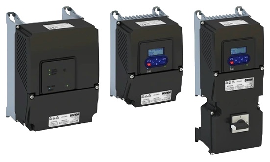 Convertidor descentralizado Lenze i550 protec instalado cerca del motor trifásico con conexión IO-Link para Industria 4.0